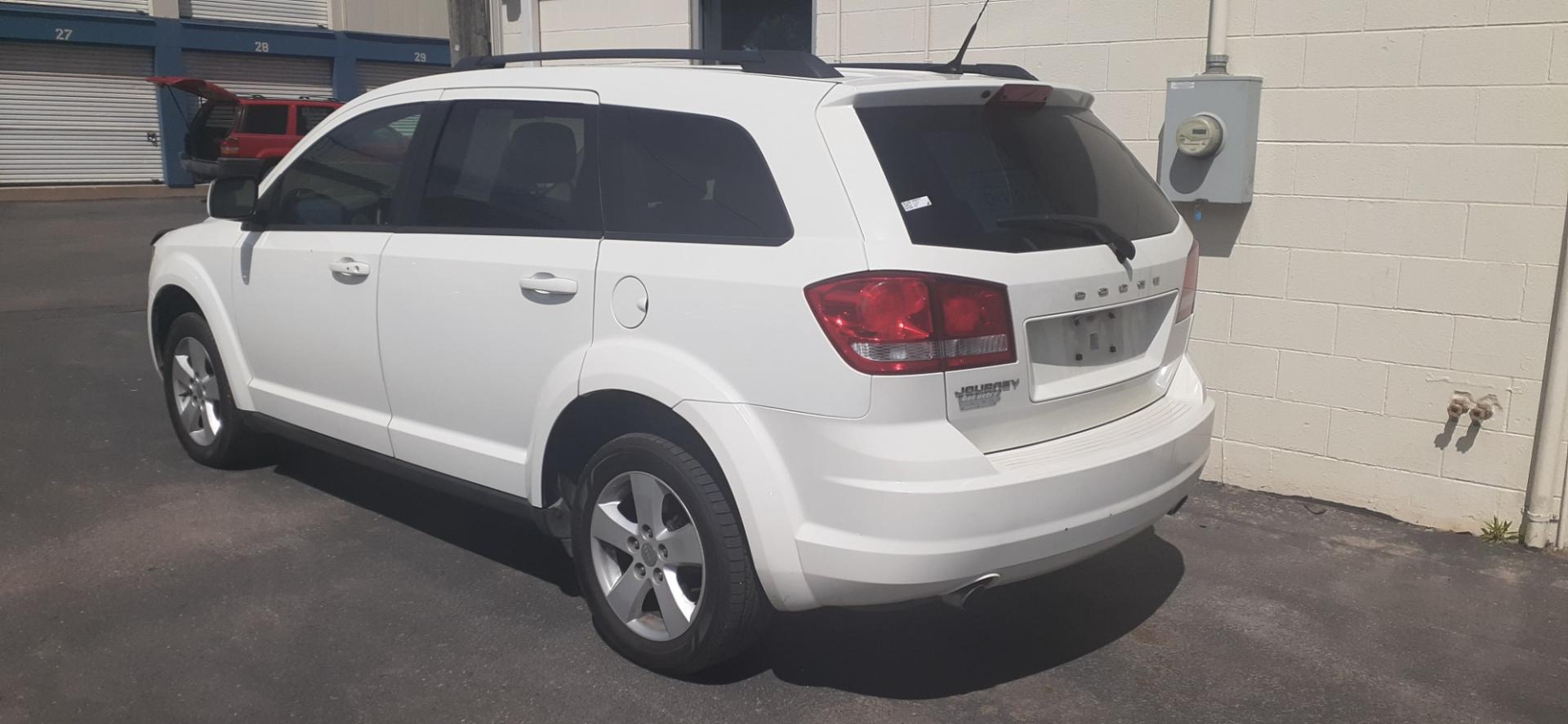 2011 Dodge Journey Mainstreet (3D4PG1FG2BT) with an 3.6L V6 DOHC 24V engine, 6-Speed Automatic transmission, located at 2015 Cambell Street, Rapid City, SD, 57701, (605) 342-8326, 44.066433, -103.191772 - CARFAX AVAILABLE - Photo#2